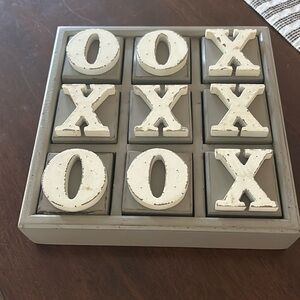 Tic tac toe decorative game